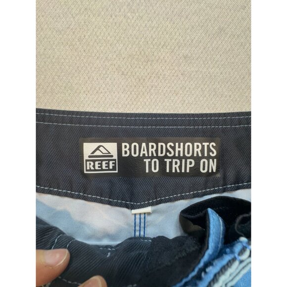 Reef Men's Board Shorts Wave Surf Swim Trunk Cargo Pocket Size 33 Blue Stretch - Picture 3 of 7